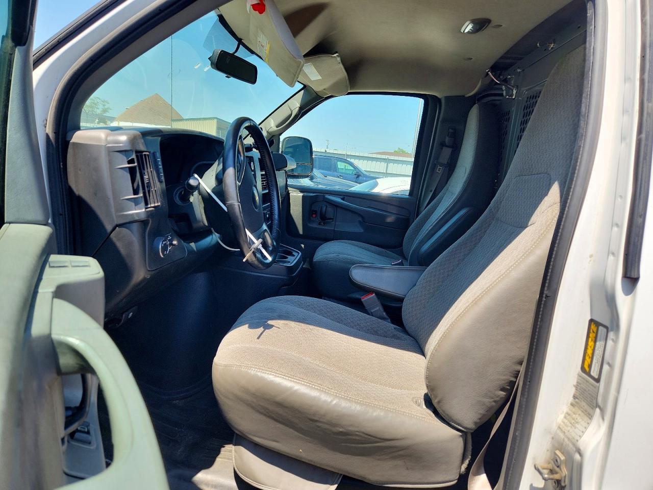 2015 Chevrolet Express G2500 - Image 7