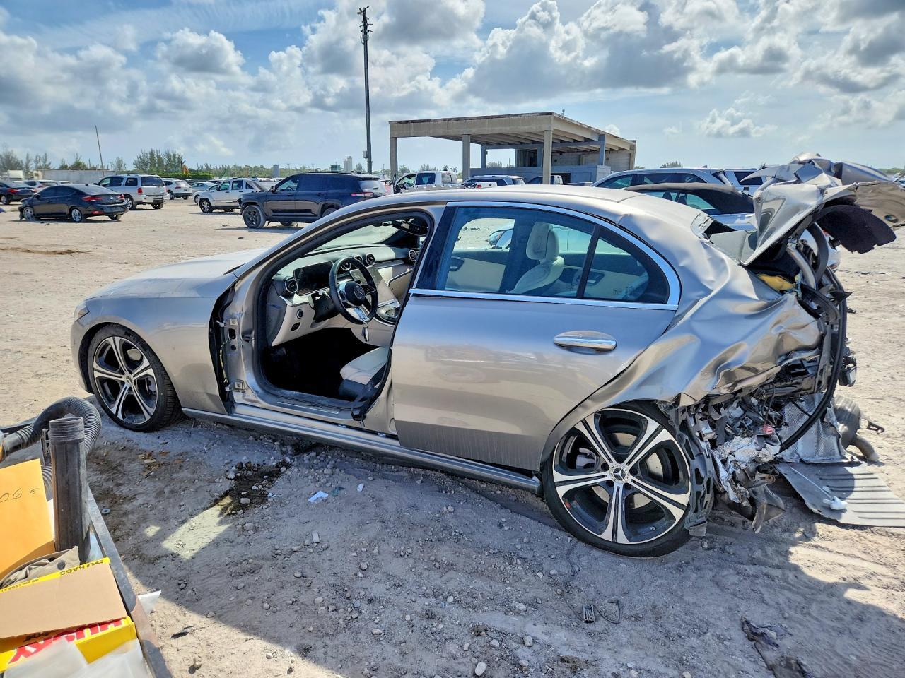 2024 Mercedes-Benz C 300 - Фото 2