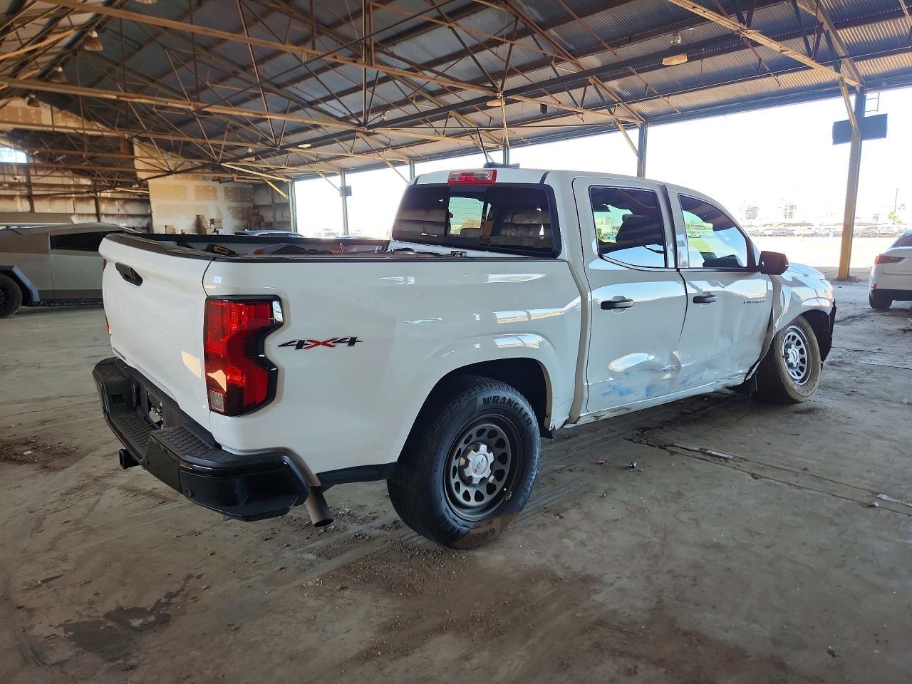 2023 Chevrolet Colorado - Image 3