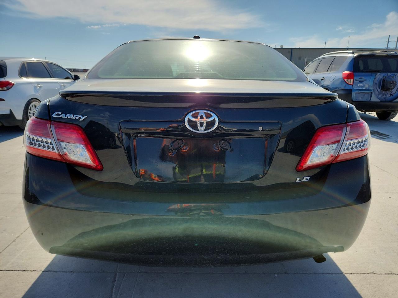 2011 Toyota Camry Le - Фото 6