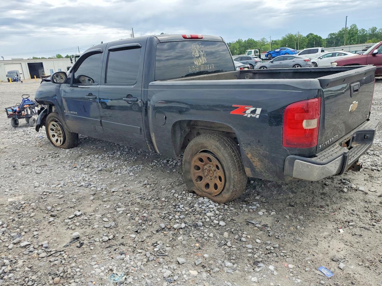 2007 Chevrolet Silverado K1500 Crew Cab - Image 2
