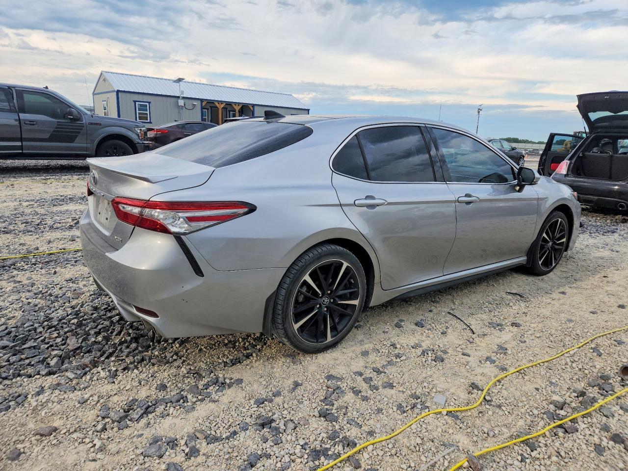 2018 Toyota Camry Xse - Фото 3