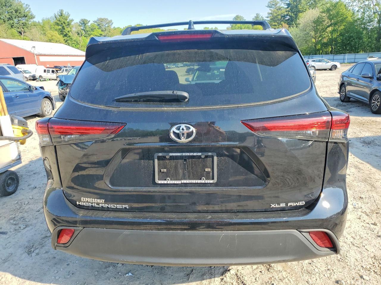 2024 Toyota Highlander Xle - Image 6