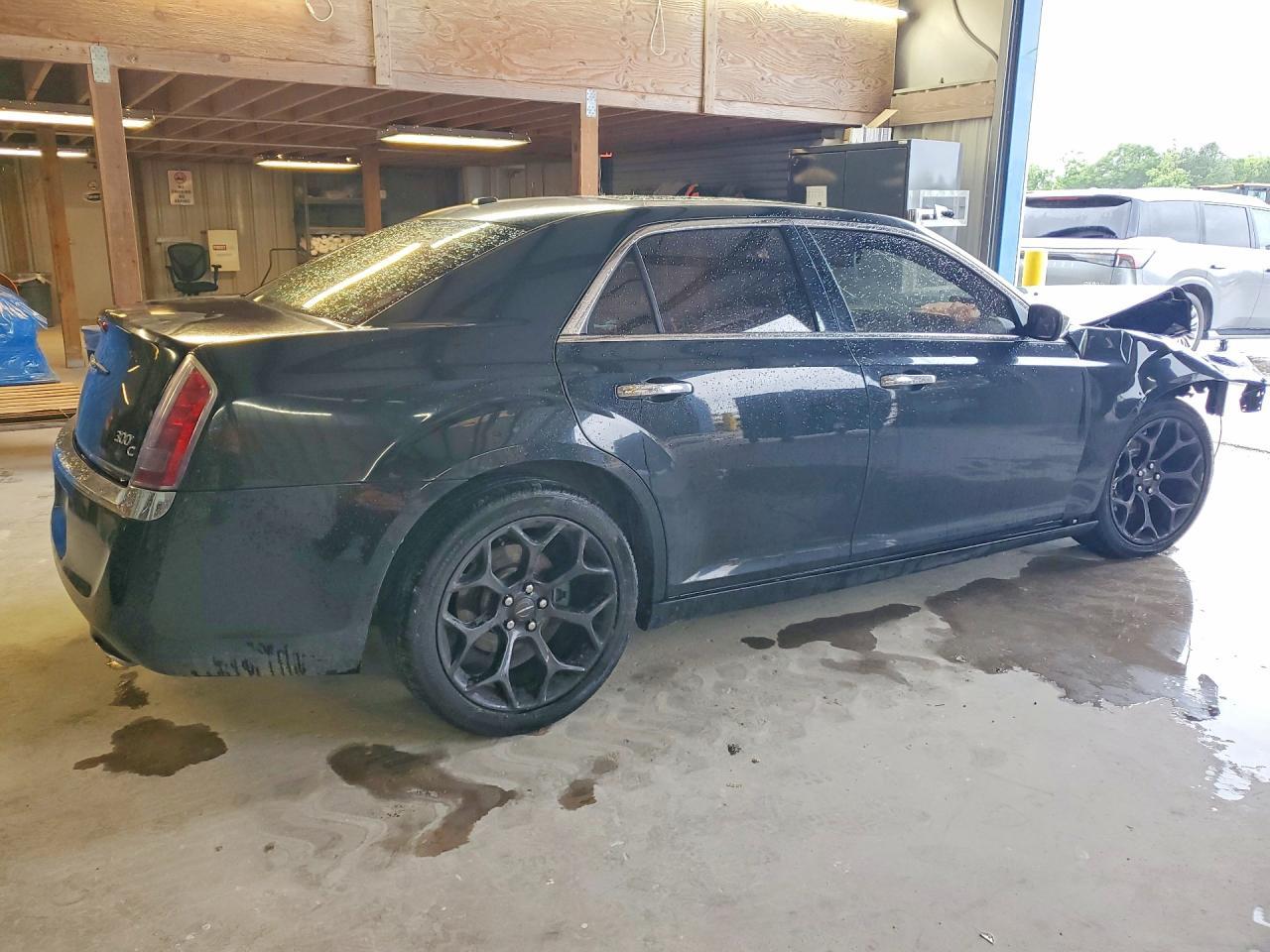 2012 Chrysler 300C - Фото 3
