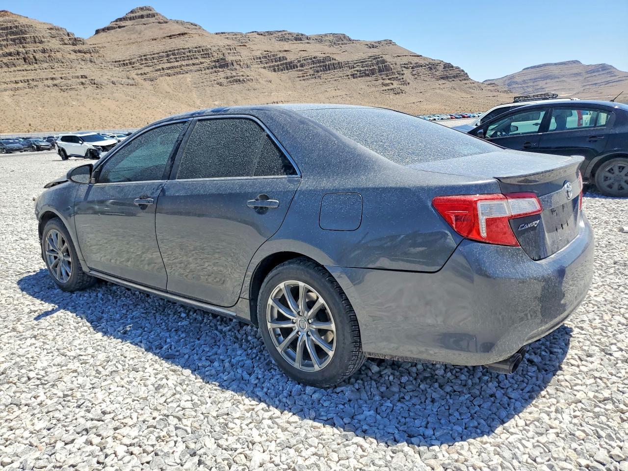 2012 Toyota Camry Base - Фото 2
