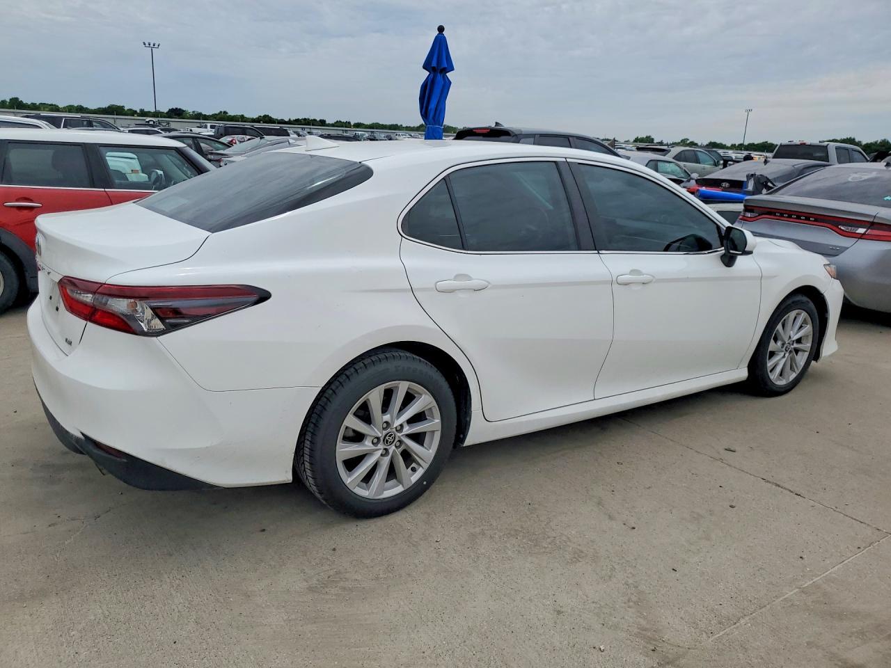 2023 Toyota Camry Le - Фото 3