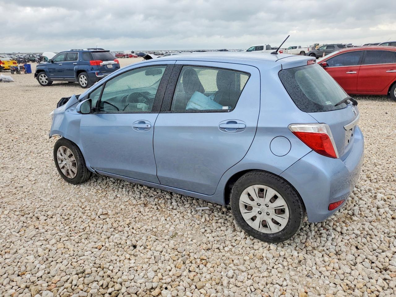 2014 Toyota Yaris 5-Door L Fleet - Фото 2