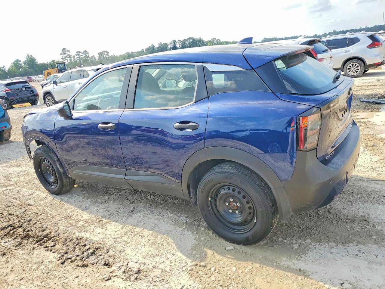 2025 Nissan Kicks S - Фото 2