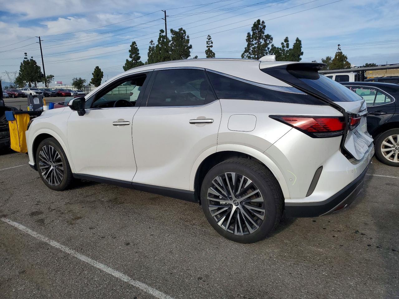 2024 Lexus Rx 350 Premium+ - Image 2