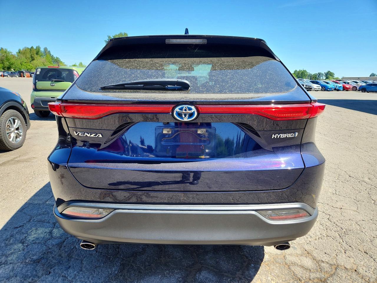2022 Toyota Venza Le - Image 6