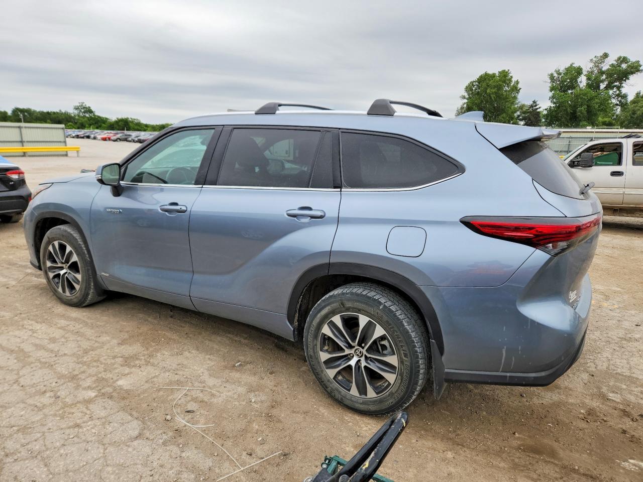 2021 Toyota Highlander Hybrid Xle - Image 2