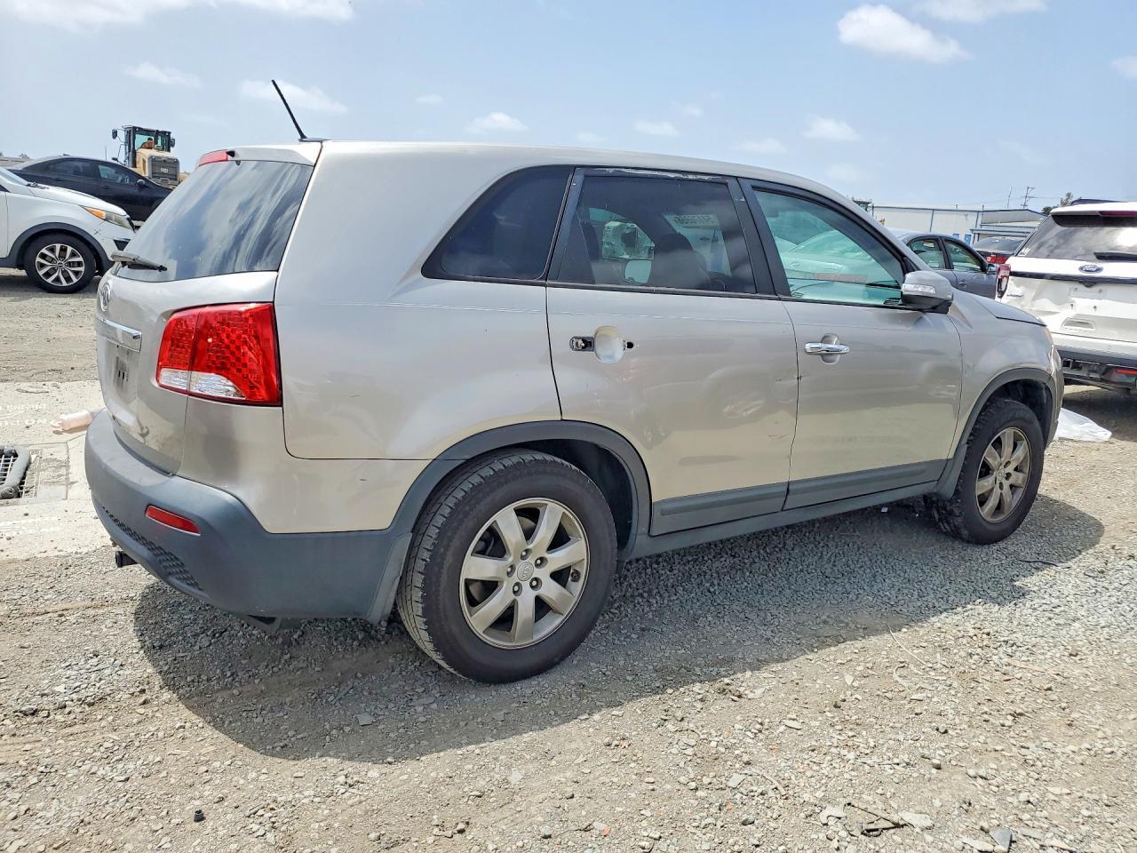 2012 Kia Sorento Lx - Image 3
