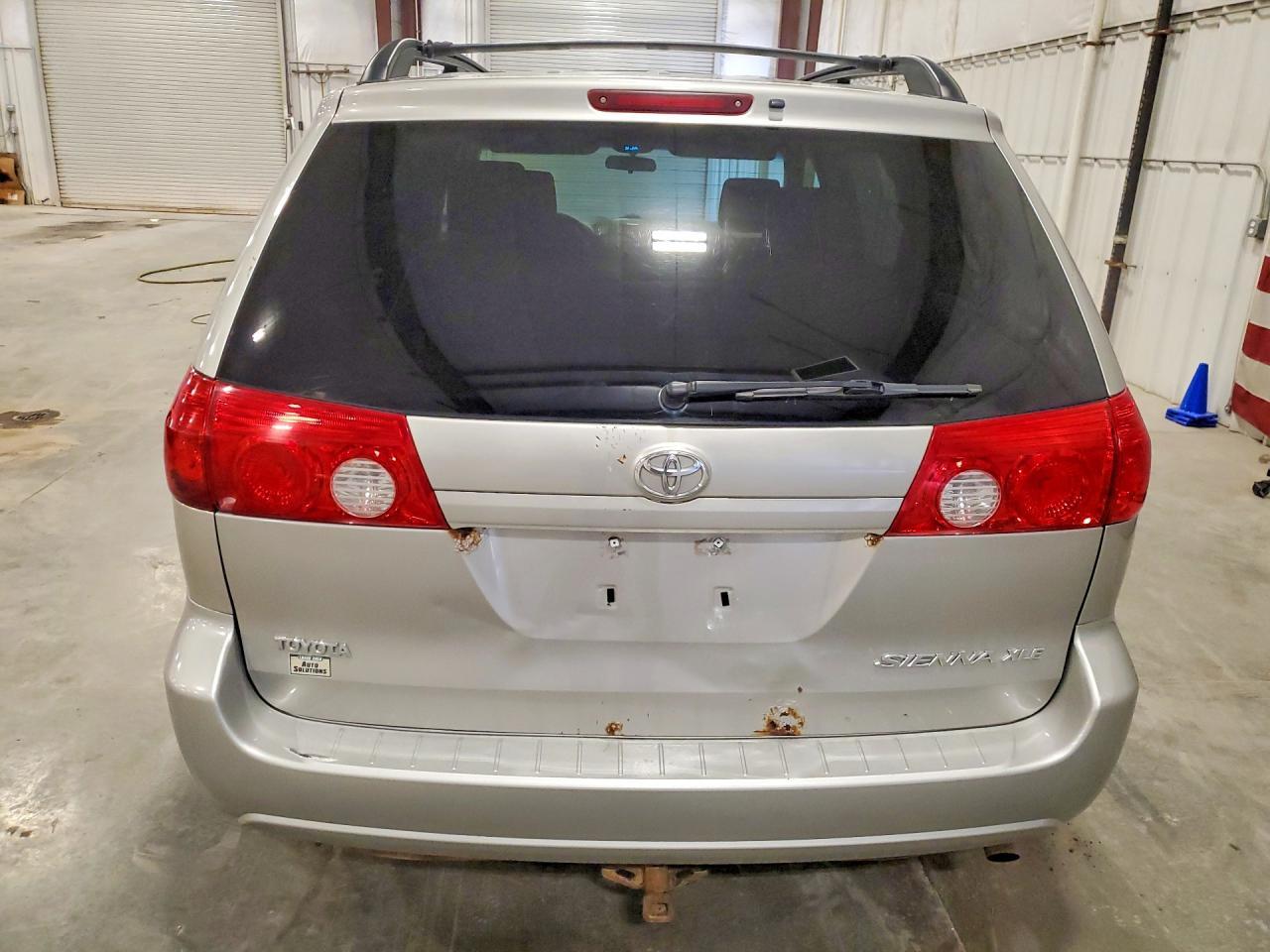 2008 Toyota Sienna Le 8-Passenger - Image 6