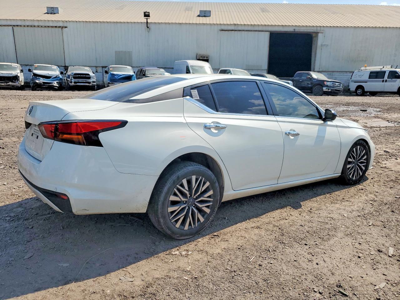2025 Nissan Altima Sv - Image 3
