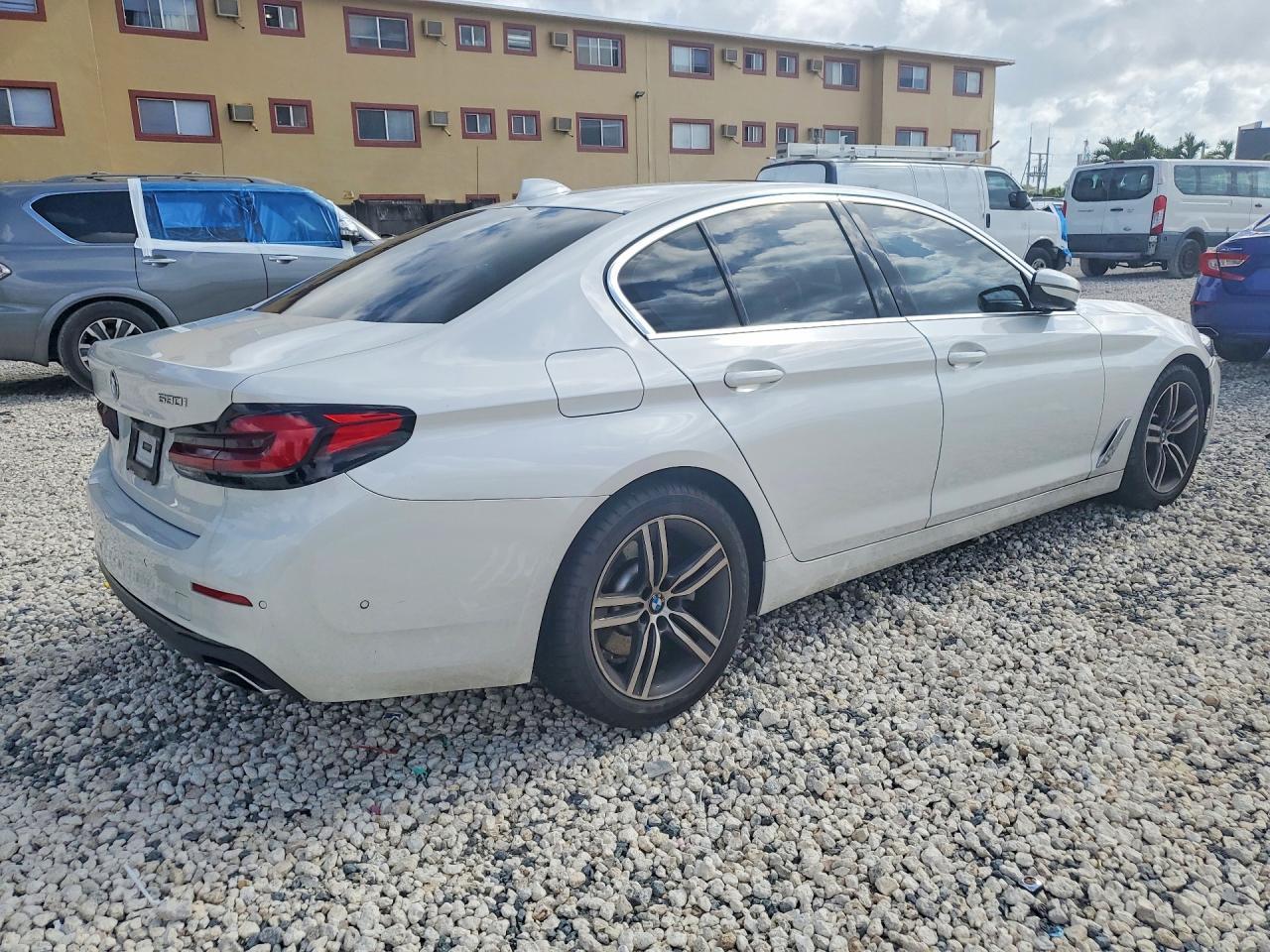 2021 BMW 530 I - Фото 3