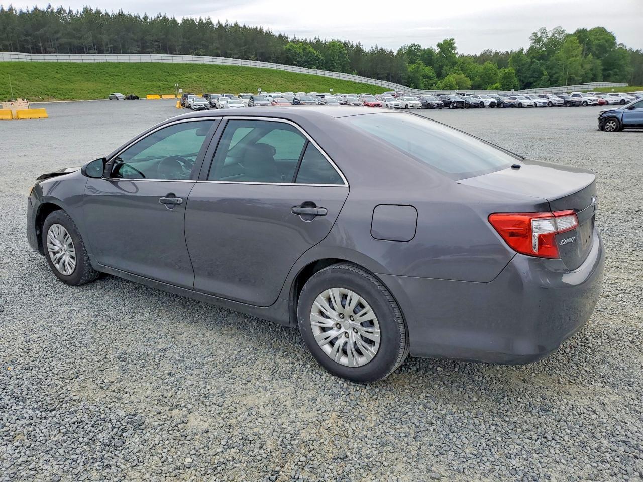 2014 Toyota Camry L - Фото 2