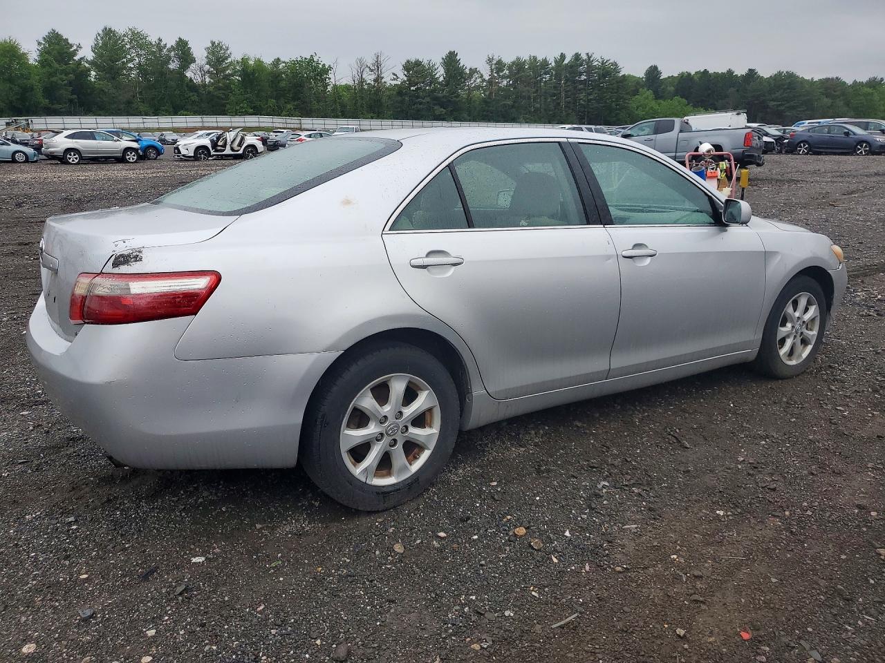 2009 Toyota Camry Le - Фото 3
