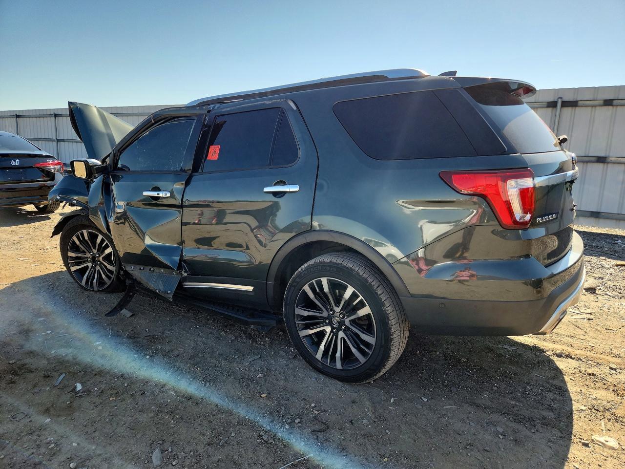 2016 Ford Explorer Platinum - Image 2
