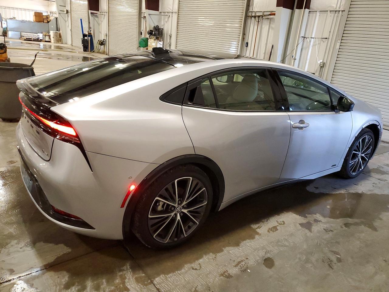 2026 Toyota Prius Limited - Фото 3