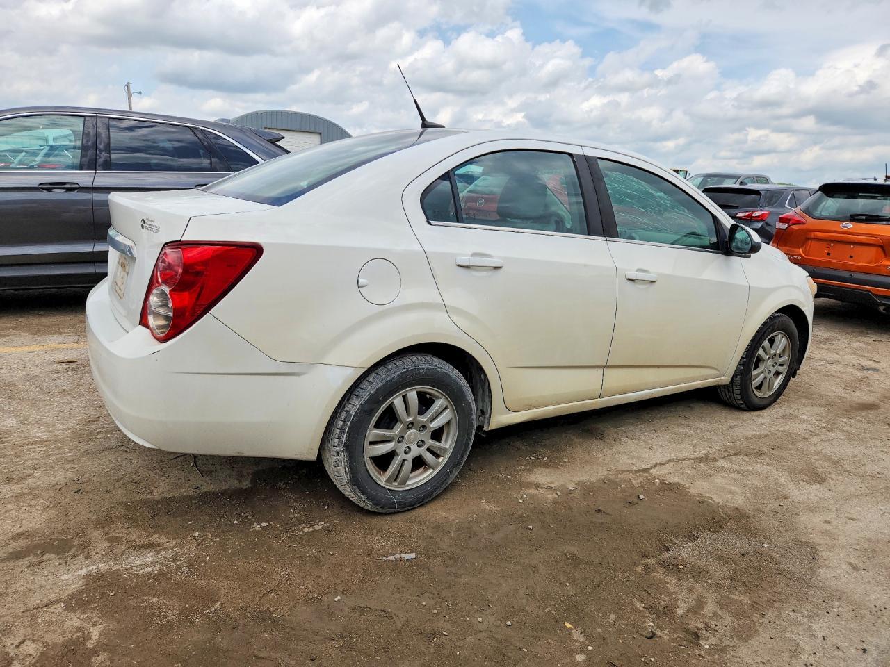 2014 Chevrolet Sonic Lt - Фото 3