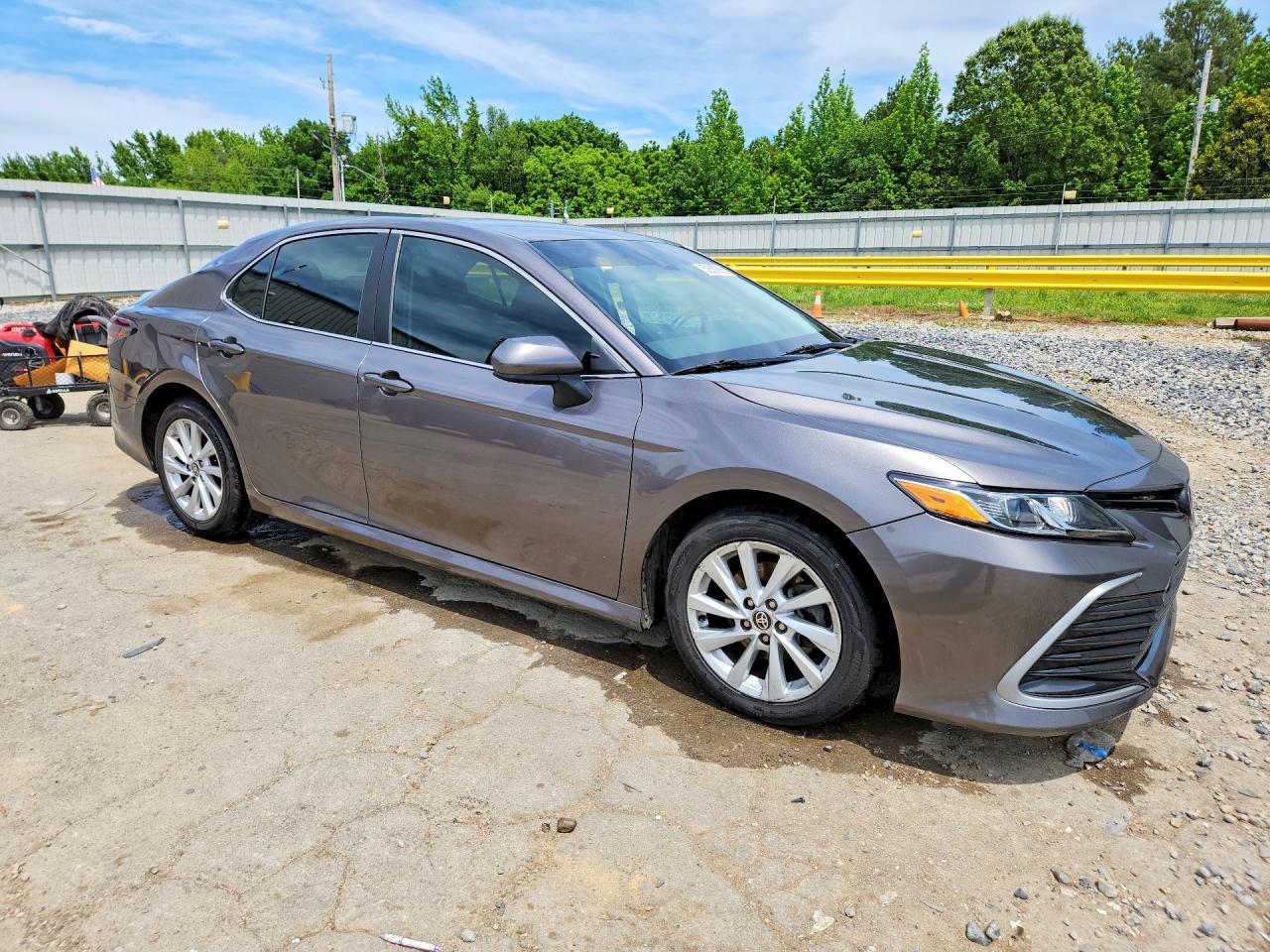 2021 Toyota Camry Le - Фото 4