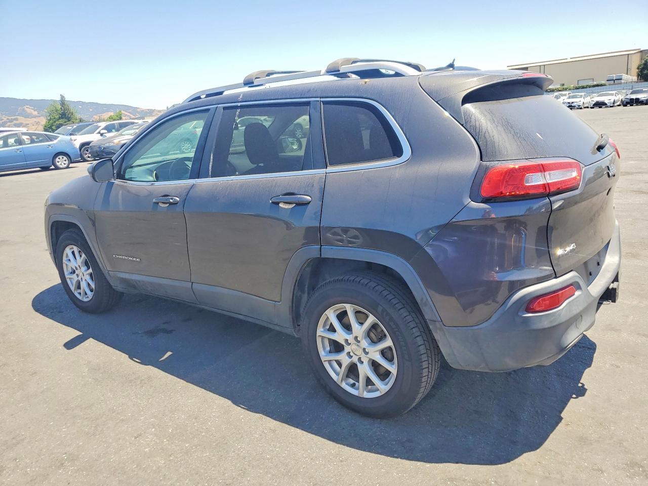2015 Jeep Cherokee Latitude - Image 2