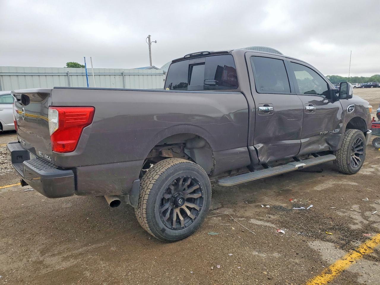 2017 Nissan Titan Xd Sl - Image 3