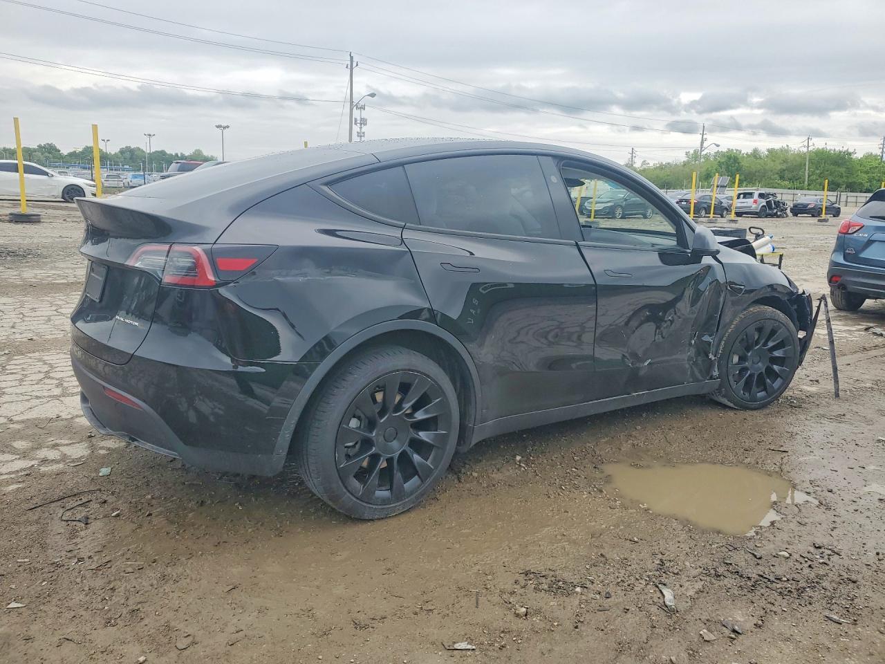2023 Tesla Model Y - Фото 3