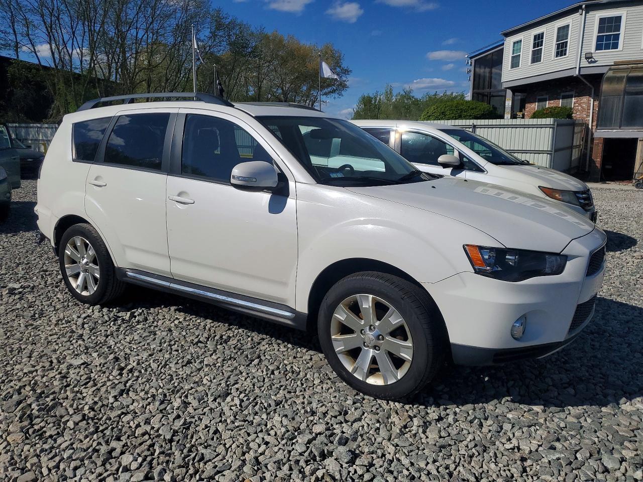 2013 Mitsubishi Outlander - Image 4