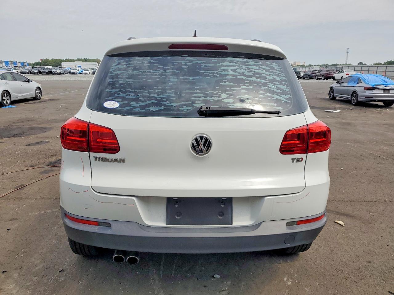 2016 Volkswagen Tiguan S - Image 6