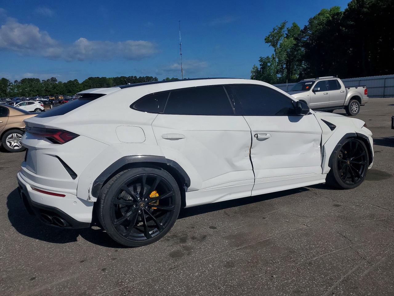 2019 Lamborghini Urus - Image 3