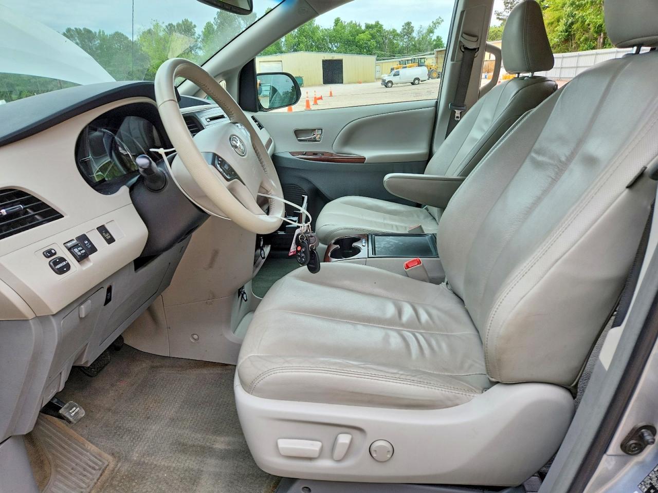 2013 Toyota Sienna Xle 8-Passenger - Фото 7