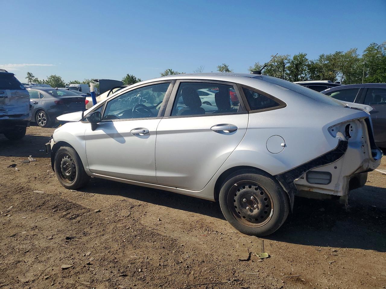 2015 Ford Fiesta S - Фото 2