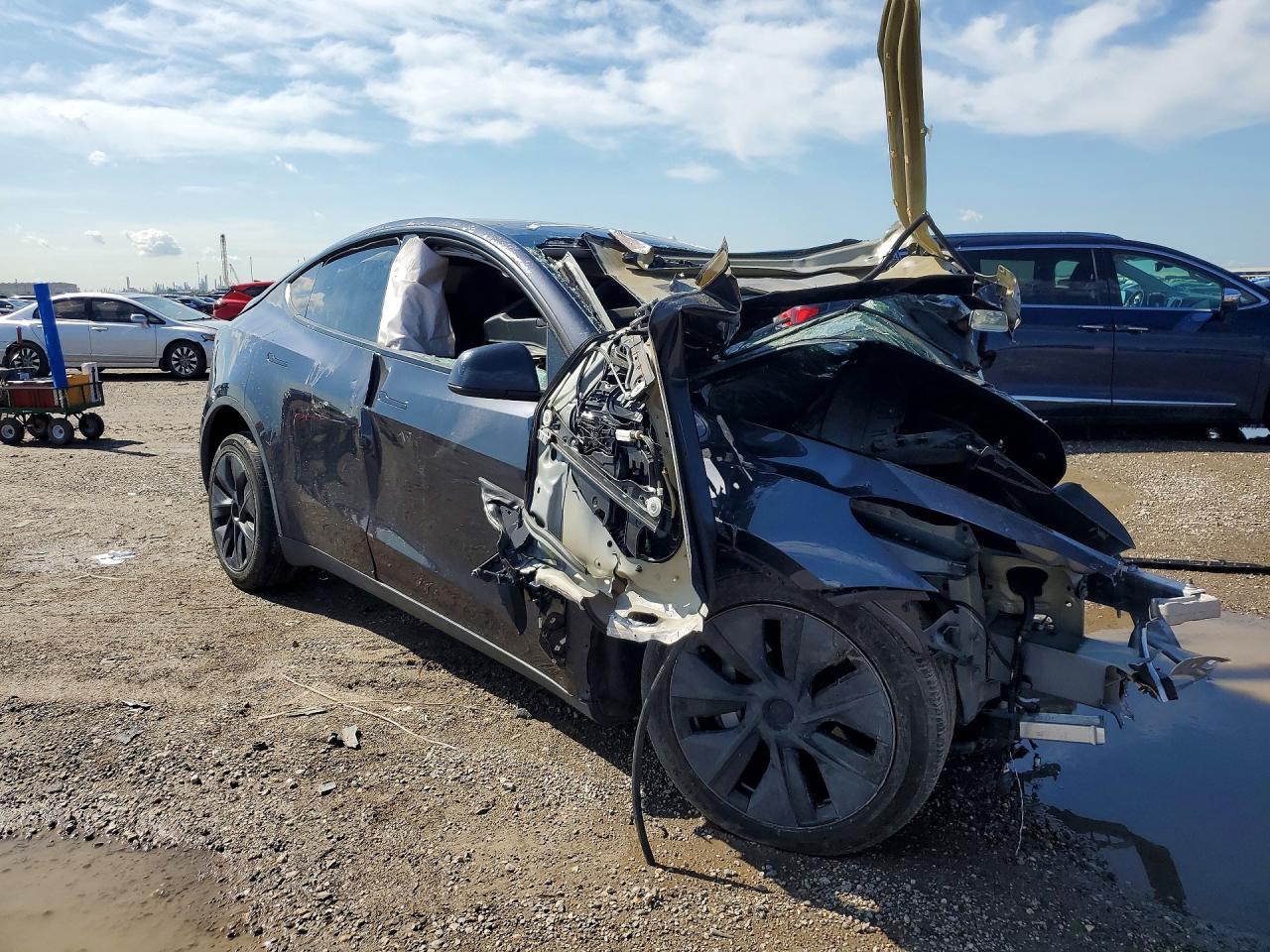 2024 Tesla Model Y - Image 4