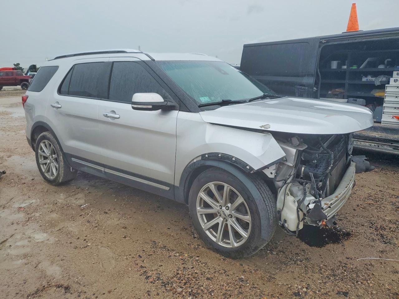 2016 Ford Explorer Limited - Image 4