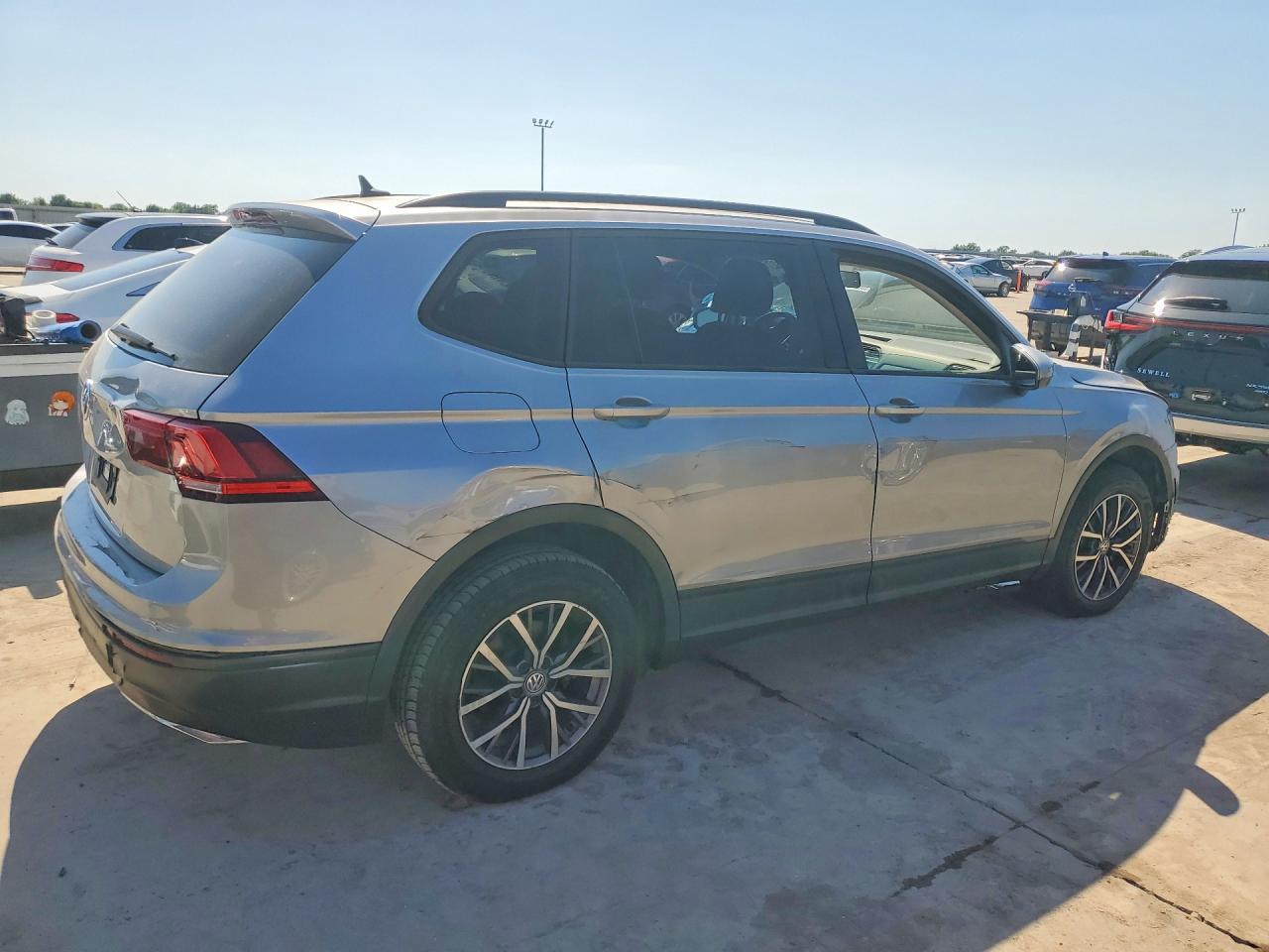 2021 Volkswagen Tiguan S - Фото 3