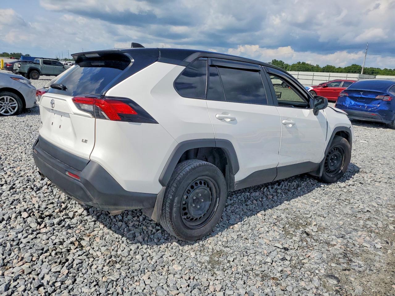 2023 Toyota Rav4 Le - Image 3