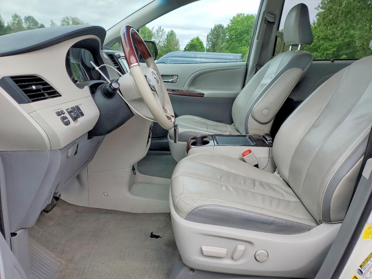 2012 Toyota Sienna Limited 7-Passenger - Фото 7