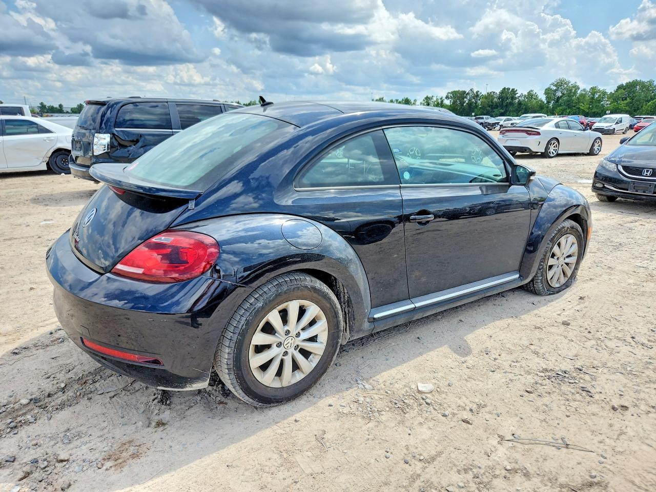 2019 Volkswagen Beetle S - Фото 3