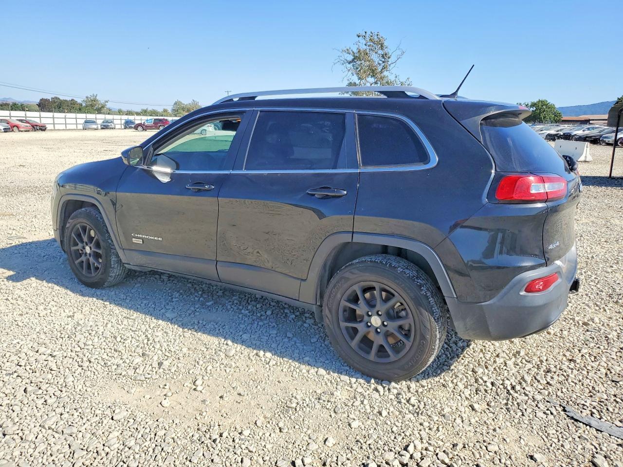 2016 Jeep Cherokee Latitude - Фото 2