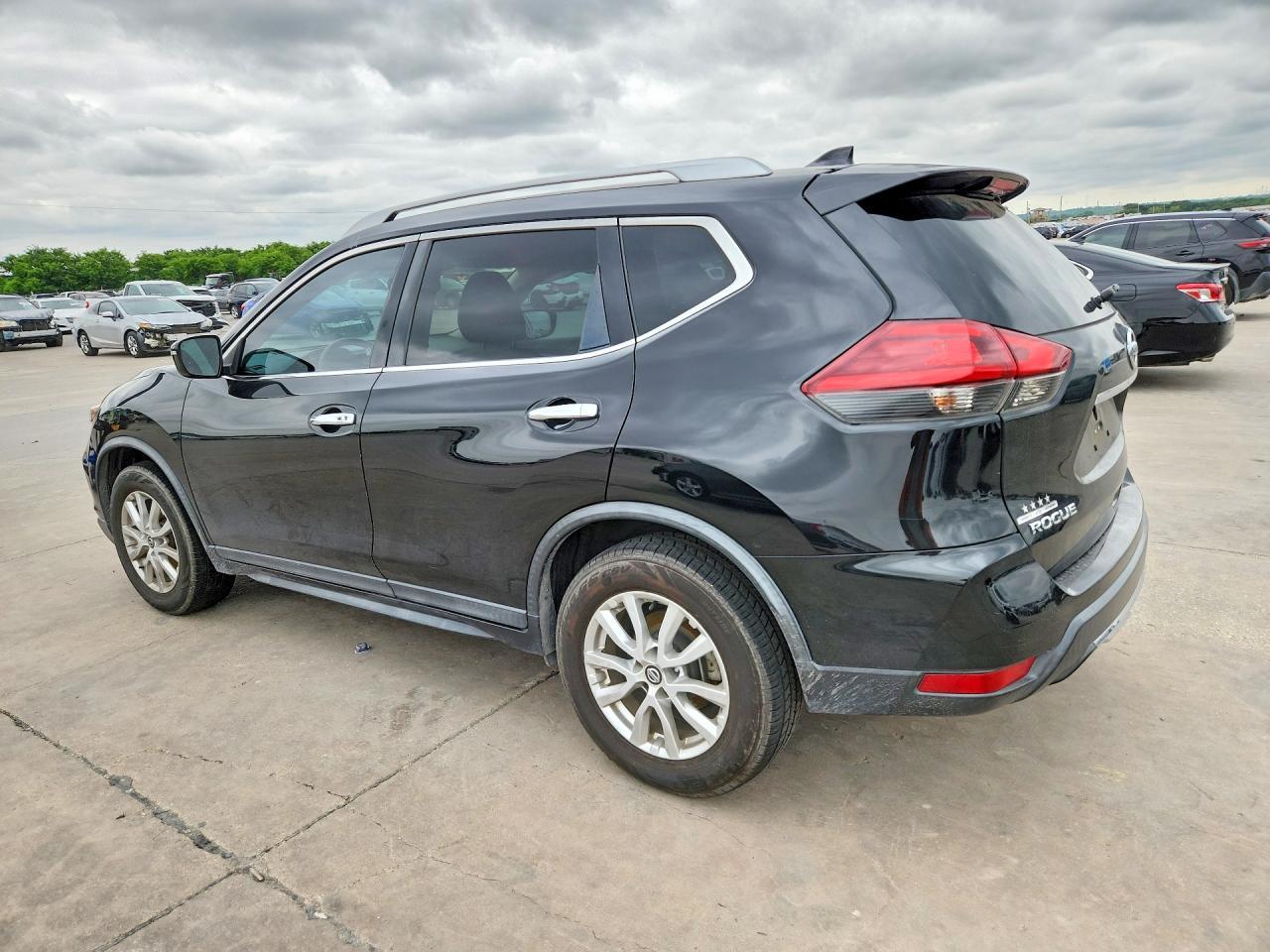 2018 Nissan Rogue Sv - Image 2