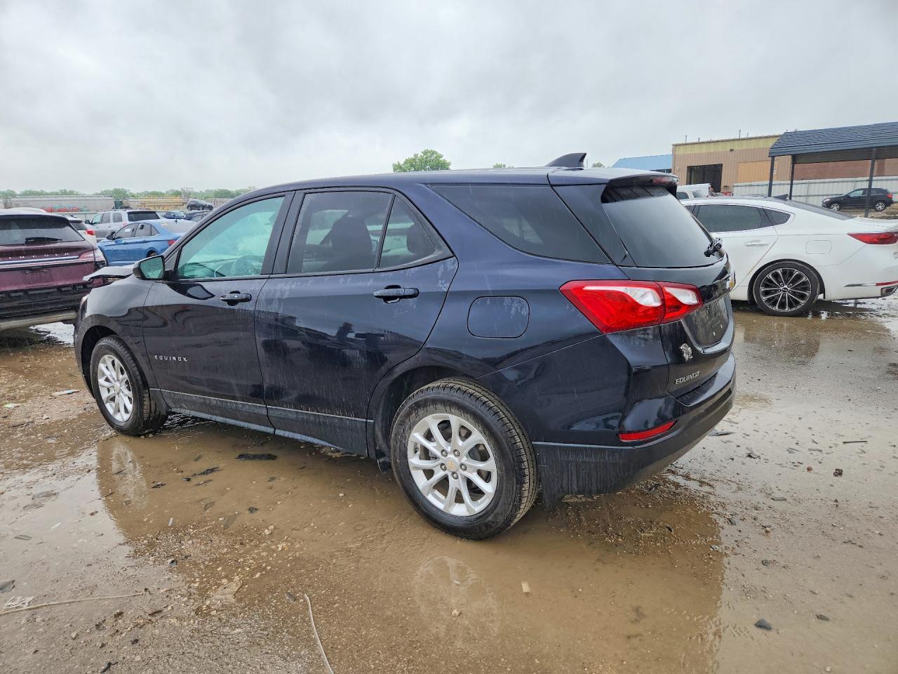 2020 Chevrolet Equinox Ls - Фото 2