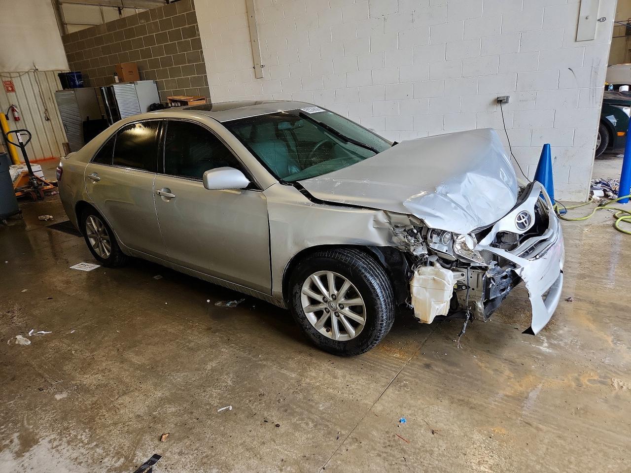 2011 Toyota Camry - Фото 4