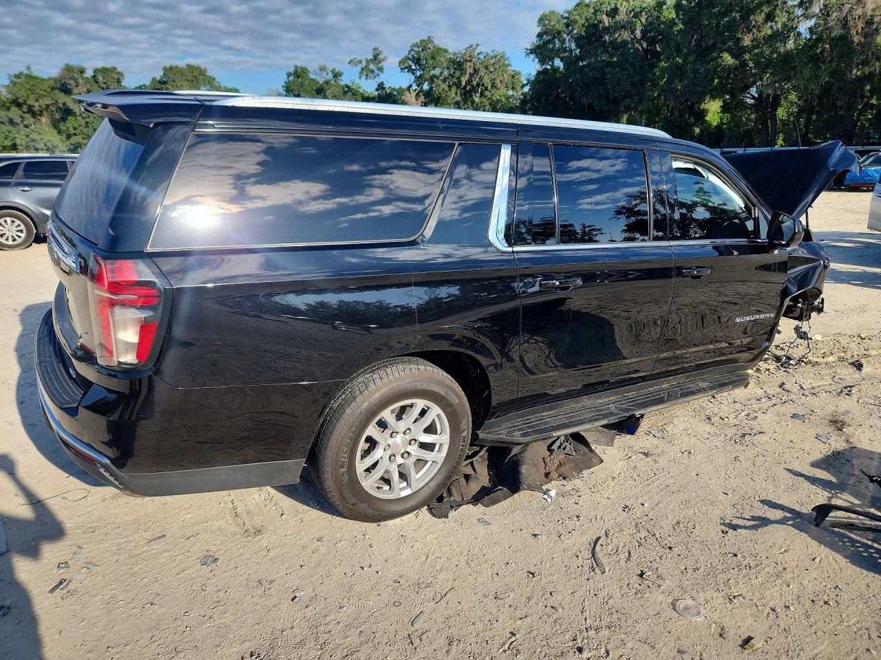 2021 Chevrolet Suburban C1500 Lt - Image 3