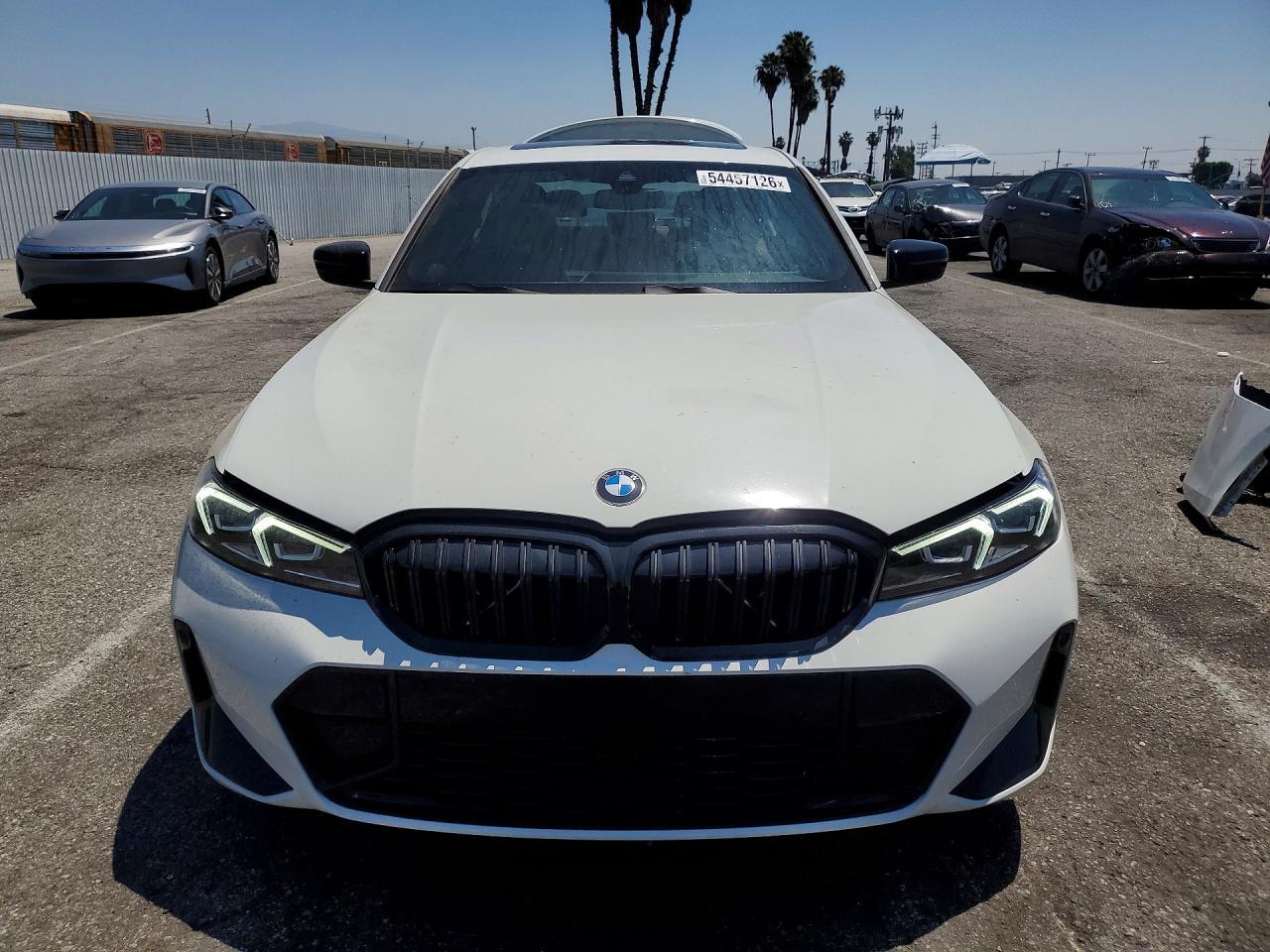 2025 BMW 330I - Фото 5