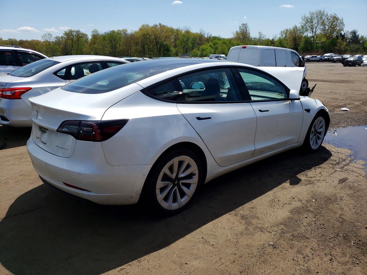 2022 Tesla Model 3 - Фото 3
