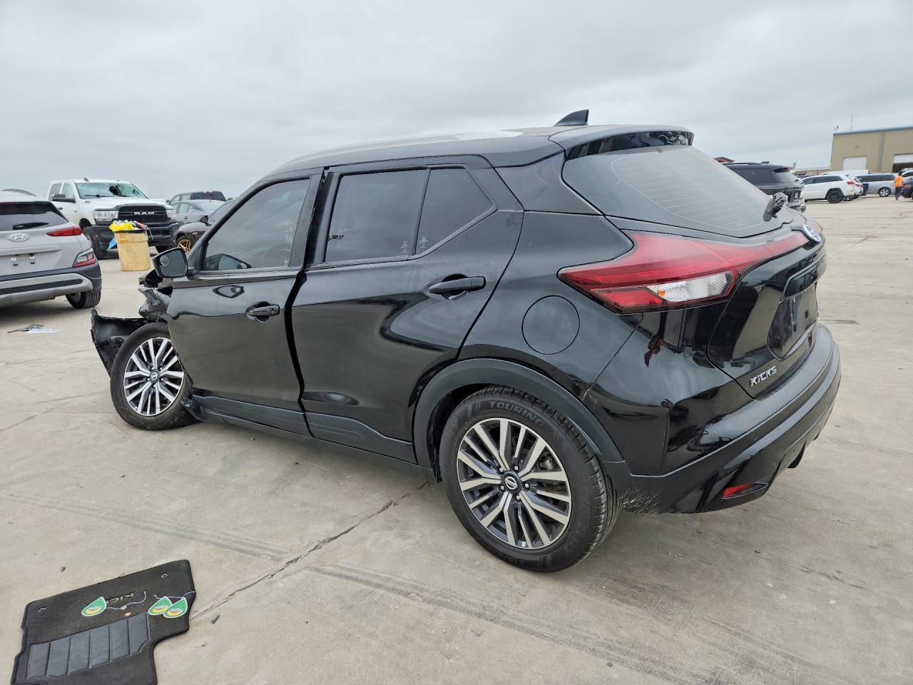 2021 Nissan Kicks Sv - Image 2