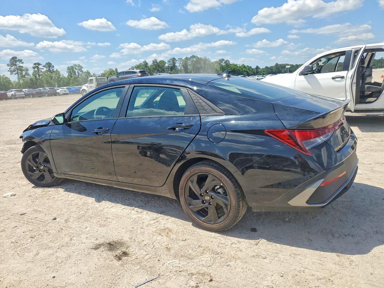 2026 Hyundai Elantra Sel Sport - Image 2