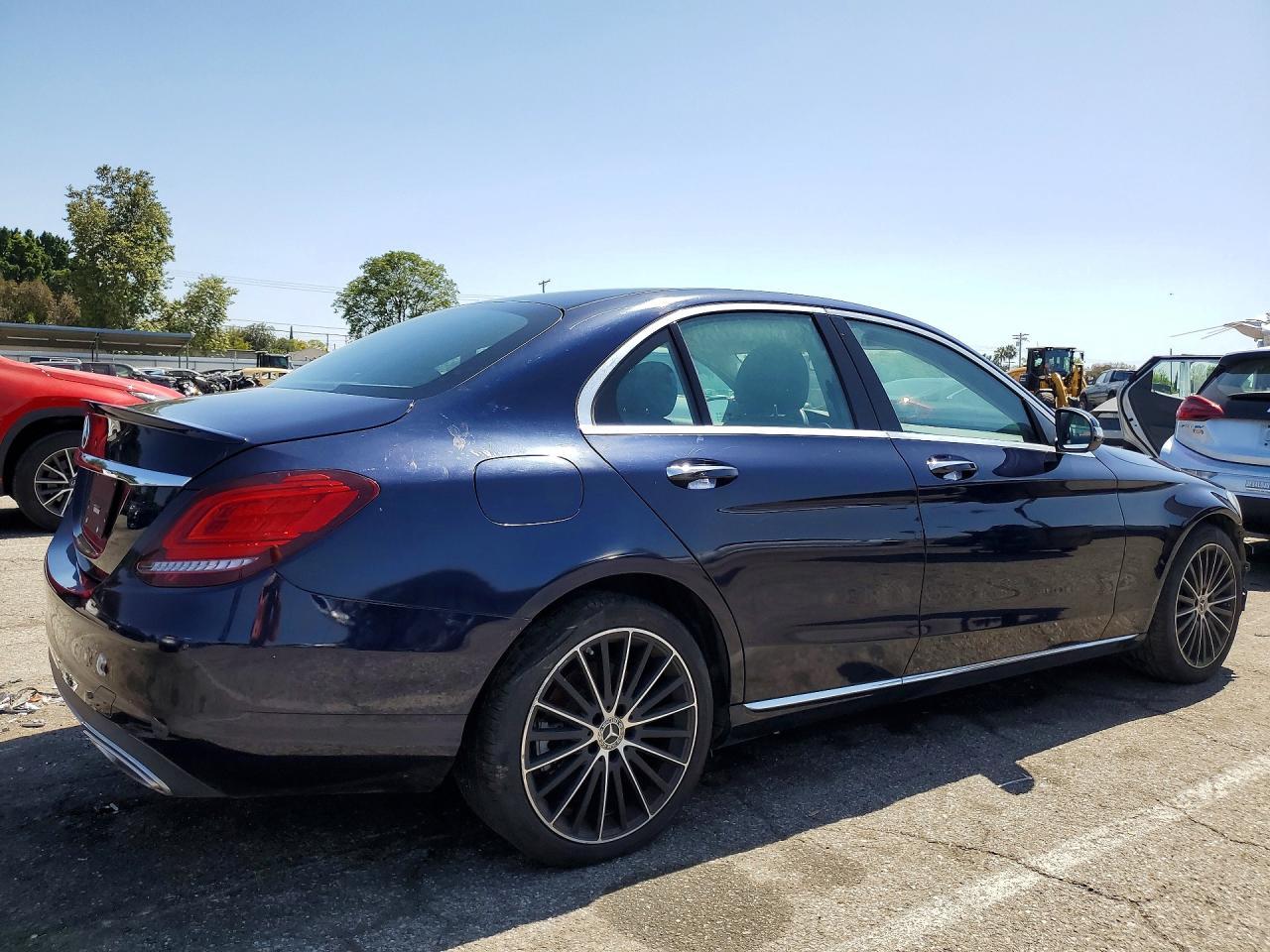 2020 Mercedes-Benz C 300 - Фото 3