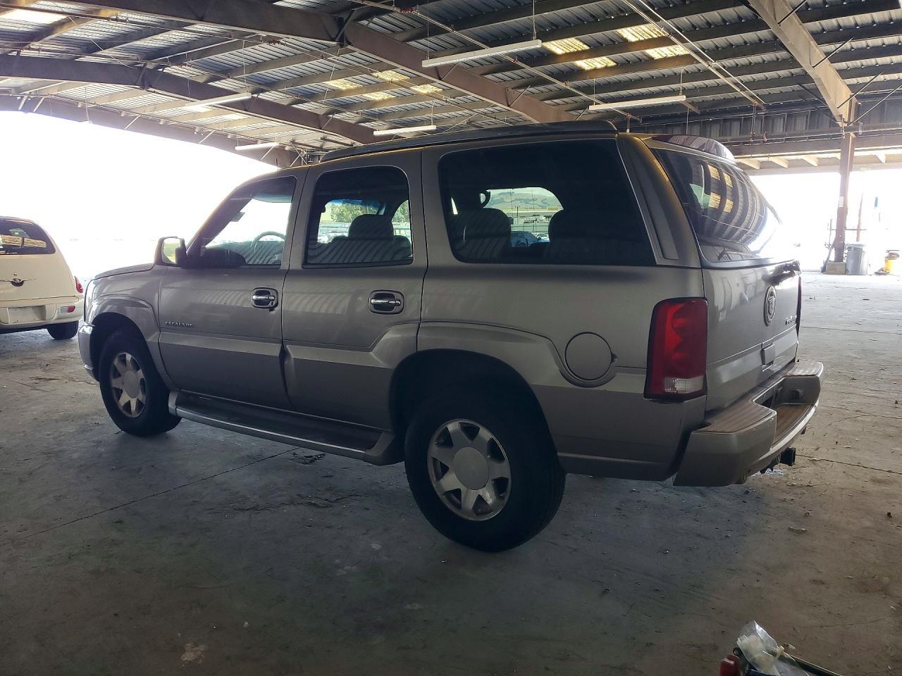 2002 Cadillac Escalade - Image 2